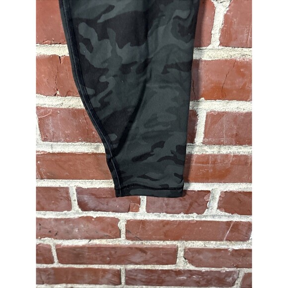 Lululemon Women’s Align High Rise Leggings Size 8 Green Camo 30” Inseam - Picture 4 of 8